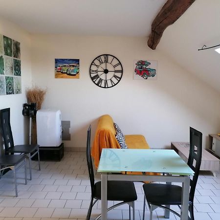 Appartement Climatise Avec Parking Prive A Doue La Fontaine المظهر الخارجي الصورة