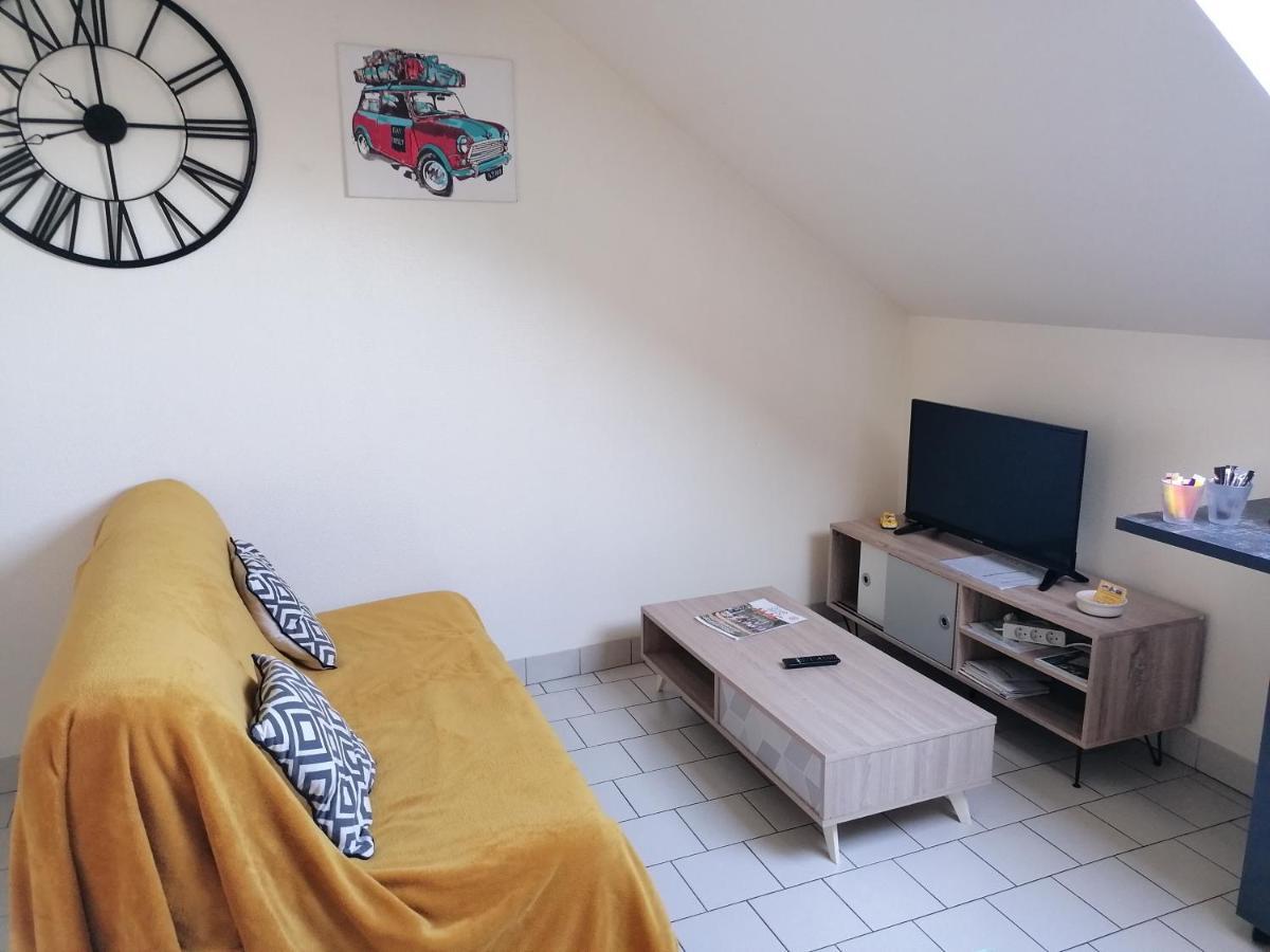 Appartement Climatise Avec Parking Prive A Doue La Fontaine المظهر الخارجي الصورة
